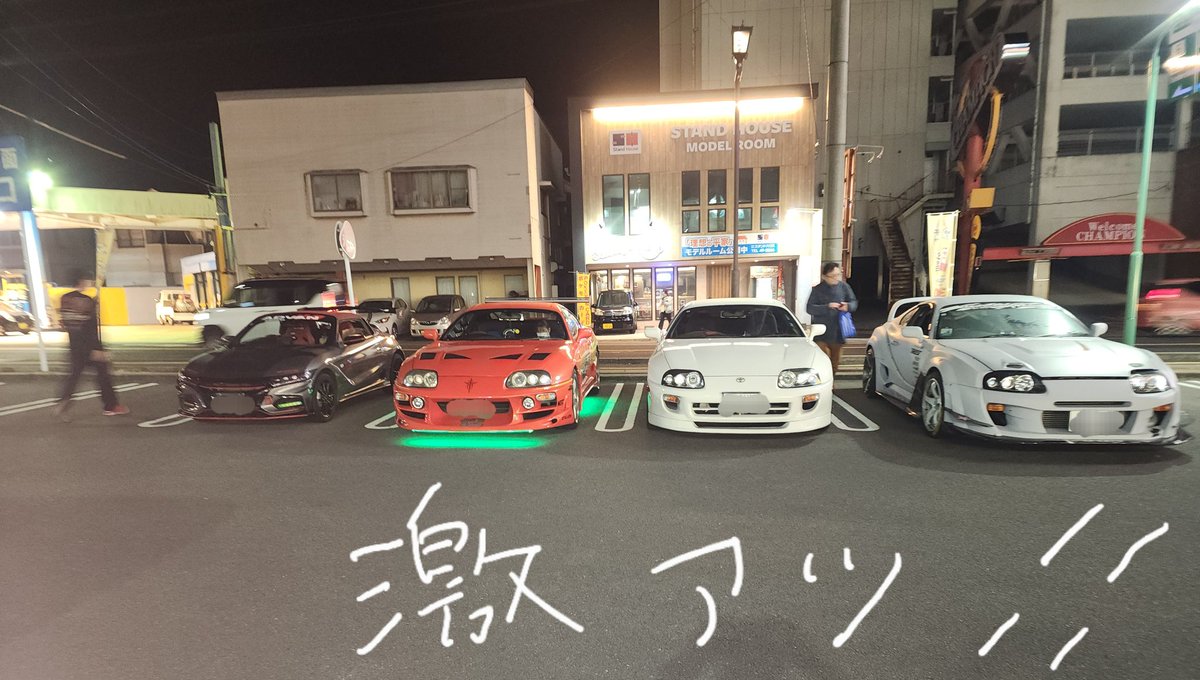 0502_kin's tweet photo. #jza80 まさか３台揃うとは…😍⤴️⤴️ https://t.co/jHtaSCg384