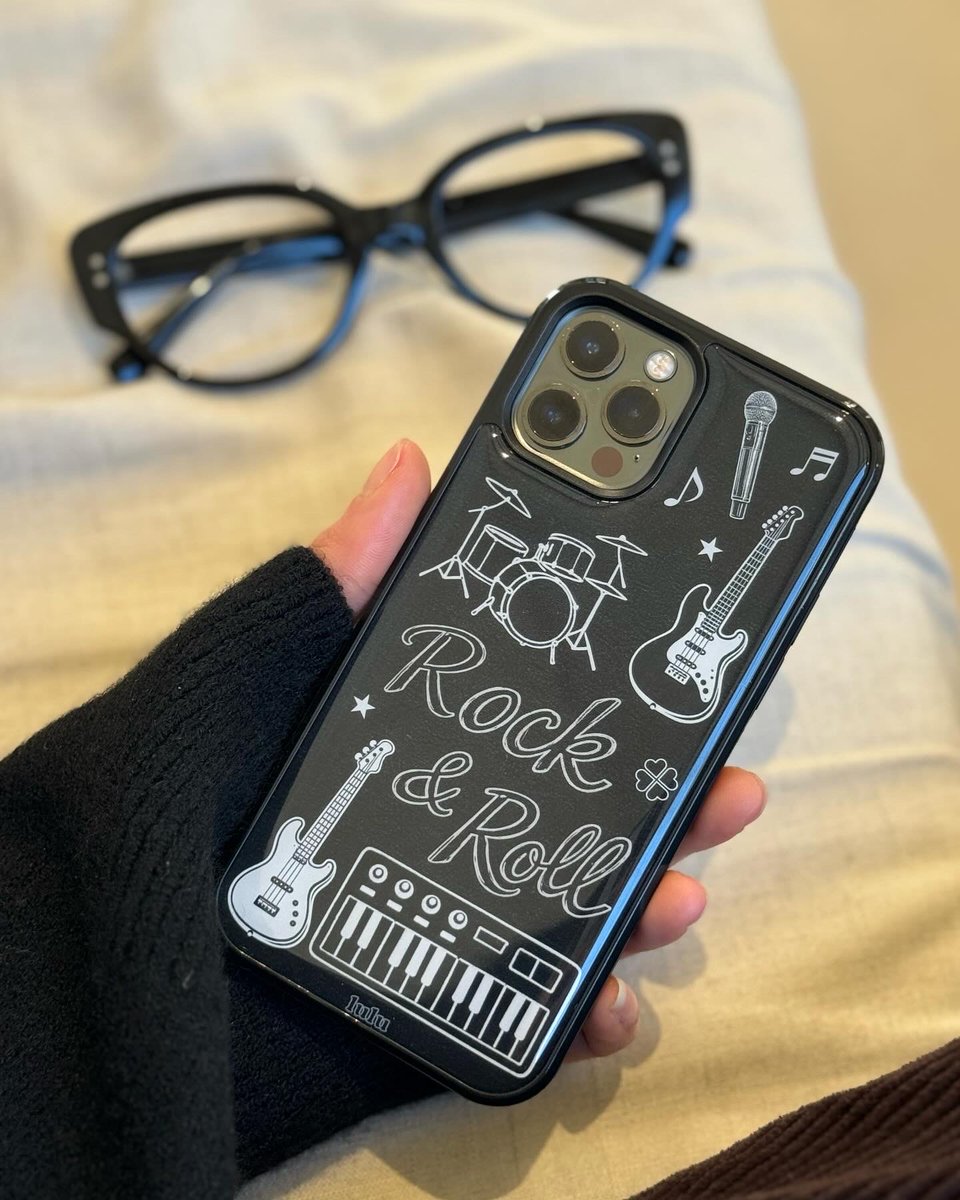 🍀 루루 #RT #좋아요 이벤트 🍀
출시하자마자 많은 사랑 받고있는 
락앤롤 케이스 추첨을 통해 보내드립니다 💌
행복한 설 연휴 보내시고
새해 복 많이 받으세요🙇🏻‍♀️🤍

📮 이벤트 참여 방법
이 게시물 좋아요 + RT

📅 이벤트 기간
2월 15일(일) ~ 2월 19일(목)

👥 추첨 인원
총 2명

🎁 이벤트 상품