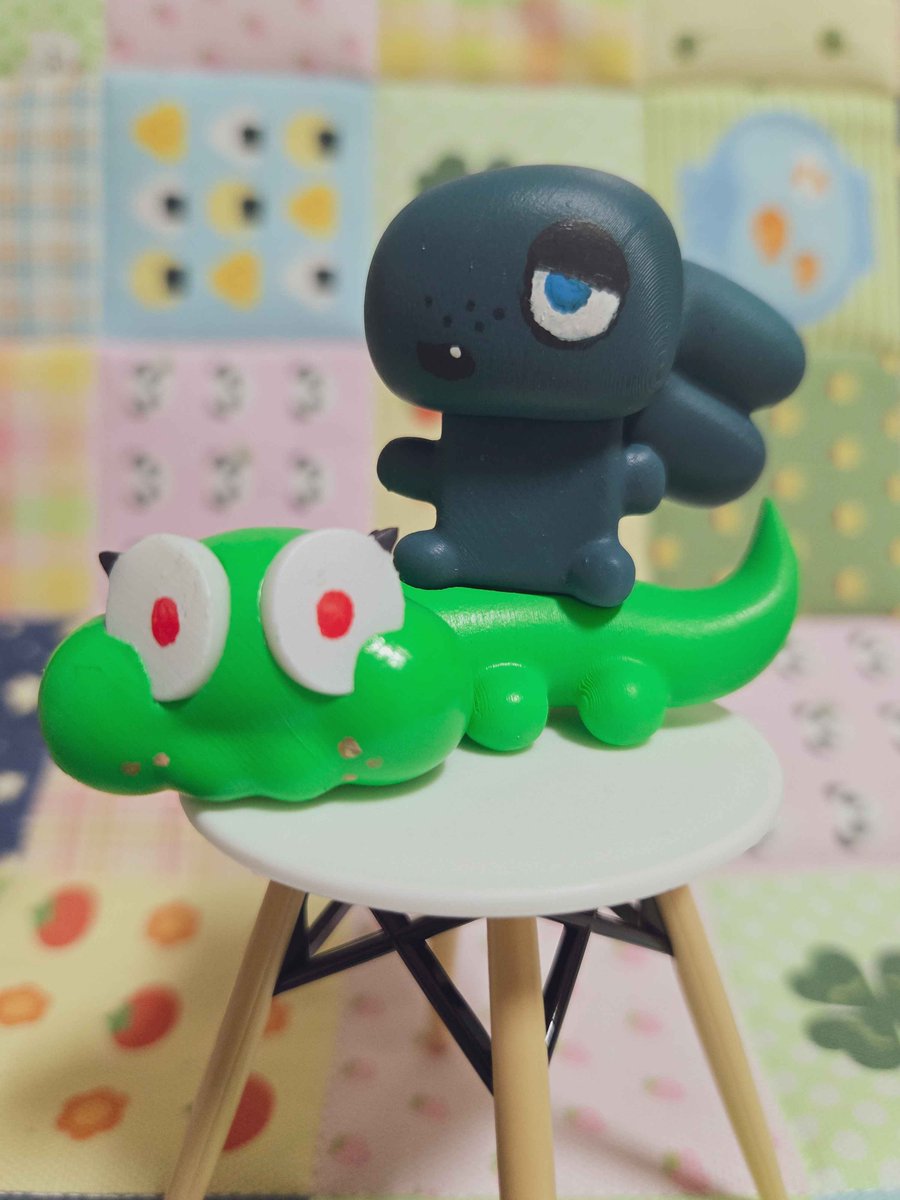 좀 허접하지만 피규어 완성했어요 지금 너무 맘좋아요.....