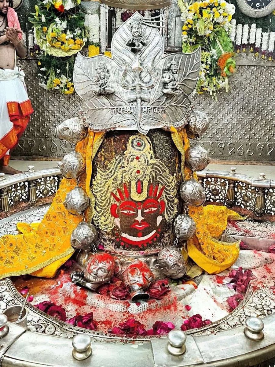 12Jyotirling's tweet image. ॐ श्री महाकालेश्वराय नमः 
 महाशिवरात्रि महापर्व दिनांक 15 फरवरी 2026 को ज्योतिर्लिंग भगवान श्री महाकालेश्वर जी संध्या काल आरती श्रृंगार दर्शन