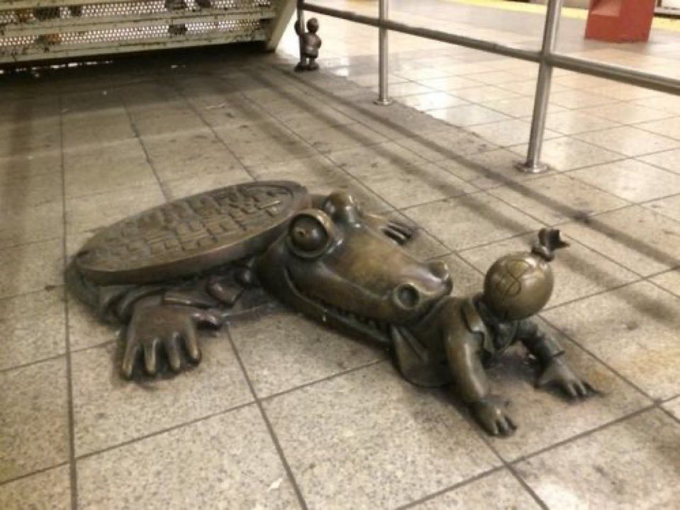 NYC’s alligator statue straight up dragging a kid into the sewer...👀

Yes this is real...
