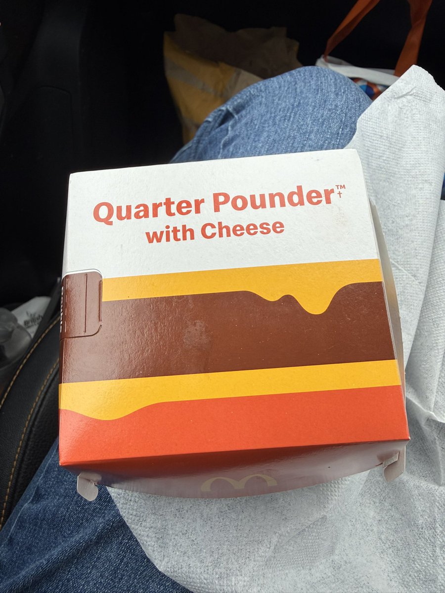 Rose_Howell93's tweet photo. @McDonaldsUK funny looking double quarter pounder! 😡 https://t.co/rYCqiFyjlt