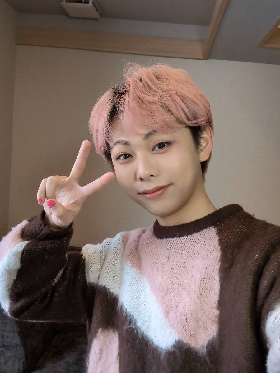 ナイチュー第5回in群馬ーッ‼️♨️📻
✨🫧草津温泉♨️熱乃湯🫧✨

ご視聴ありがとうございましたッ‼️😆✨

今回のいつぬい君たち可愛かったなぁ‼️🥰💕

人生初の大富豪だったんだけどなぁ…あれれぇ❓️🥴✨

今🧸👕は、辻のお気に入りパジャマになってます✌️😎✨

#あんスタ #ナイチュー