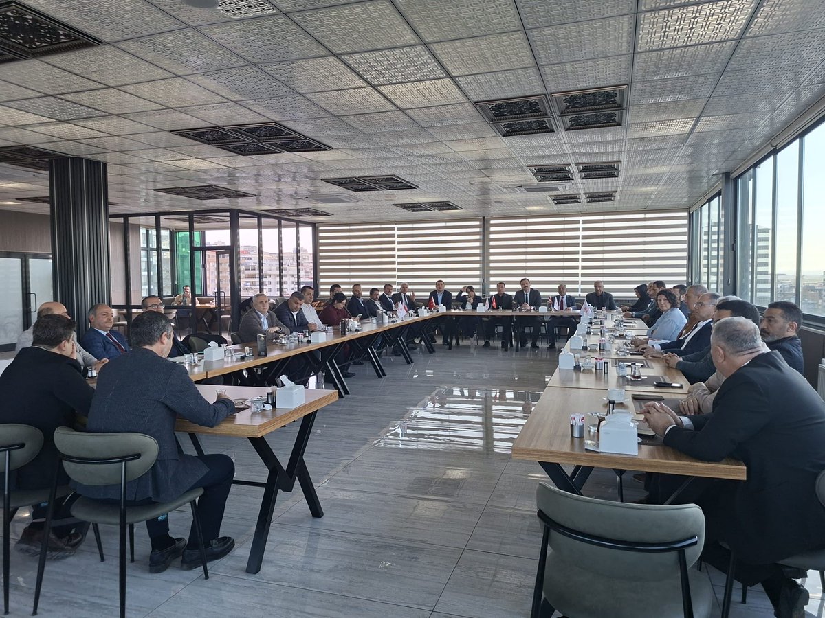 Şanlıurfa Şûrâsı Yönetim Kurulu ve yeni ihdas edilen Yüksek İstişare Kurulumuz ile toplantıda bir araya gelerek Şanlıurfa’mızın geleceği hakkında istişarelerde bulunduk. 
<a href="/avhaliloncel/">Av.Halil Öncel</a> <a href="/suraurfa/">Şanlıurfa Şûrâsı</a>