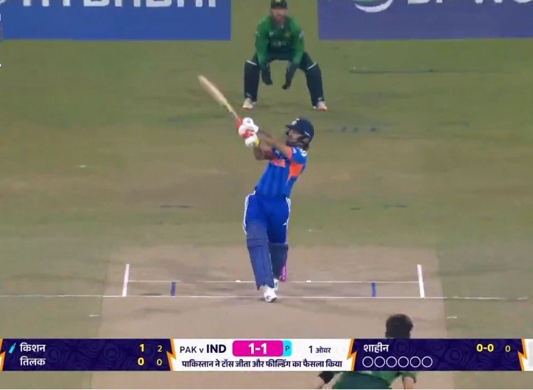 IND vs PAK 🚨
Sab kuch temporary jai lekin paksitan ke premium fast bowler ko firsr ball six marna parmanent hai 🤣🤣🤣
#INDvsPAK #T20WorldCup2026 #SuryakumarYadav #HardikPandya #AbhishekSharma #UsmanTariq #WorldCup2026