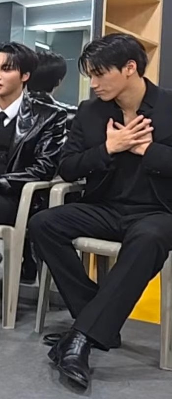 ㅠㅠㅠ 아짇ㅁ자 최산 귀여워죽겟넼ㅋㅋㅋㅋ
ㅠㅠㅠㅠㅠ
멤버들이 산 안무 만들엇던거 그 자체가 감동 .. 막 묵묵히햇던거.. 이런얘기해주니까 산두니 이만큼 감동받아버림 ㅠㅠ