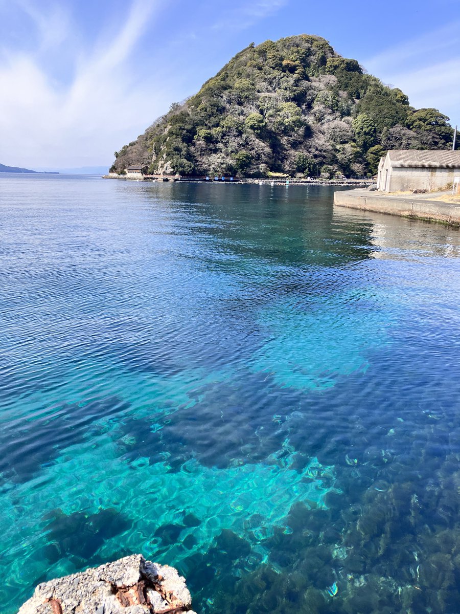 静岡県沼津市戸田の海ですね！
戸田まで行かなくても、西浦・内浦でもこれくらいのブルーは出せます(どちらも無加工です)
#沼津の海