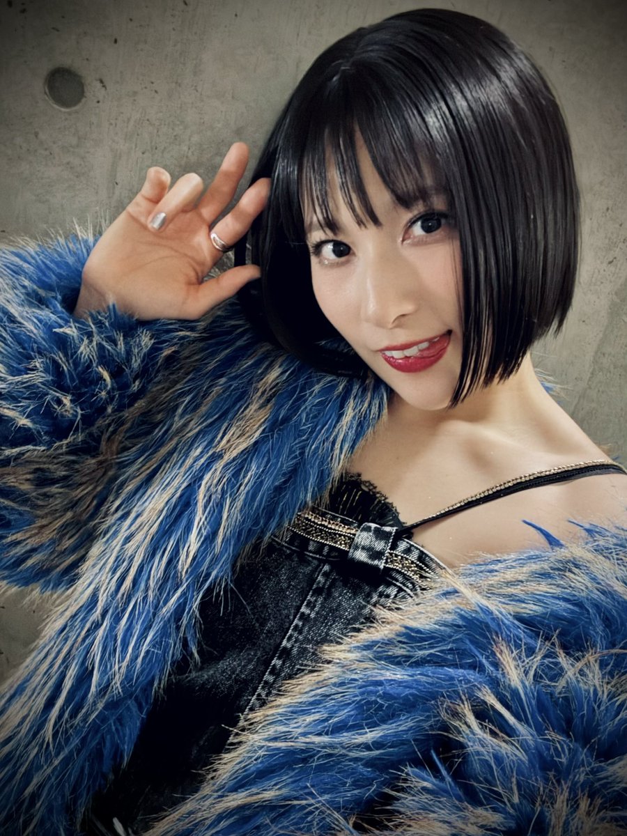 伊波杏樹 サイン　トランク　VOICE OVER girl's No.1 Official photo (female) / Voice actress / Aqours Aqours / Anju