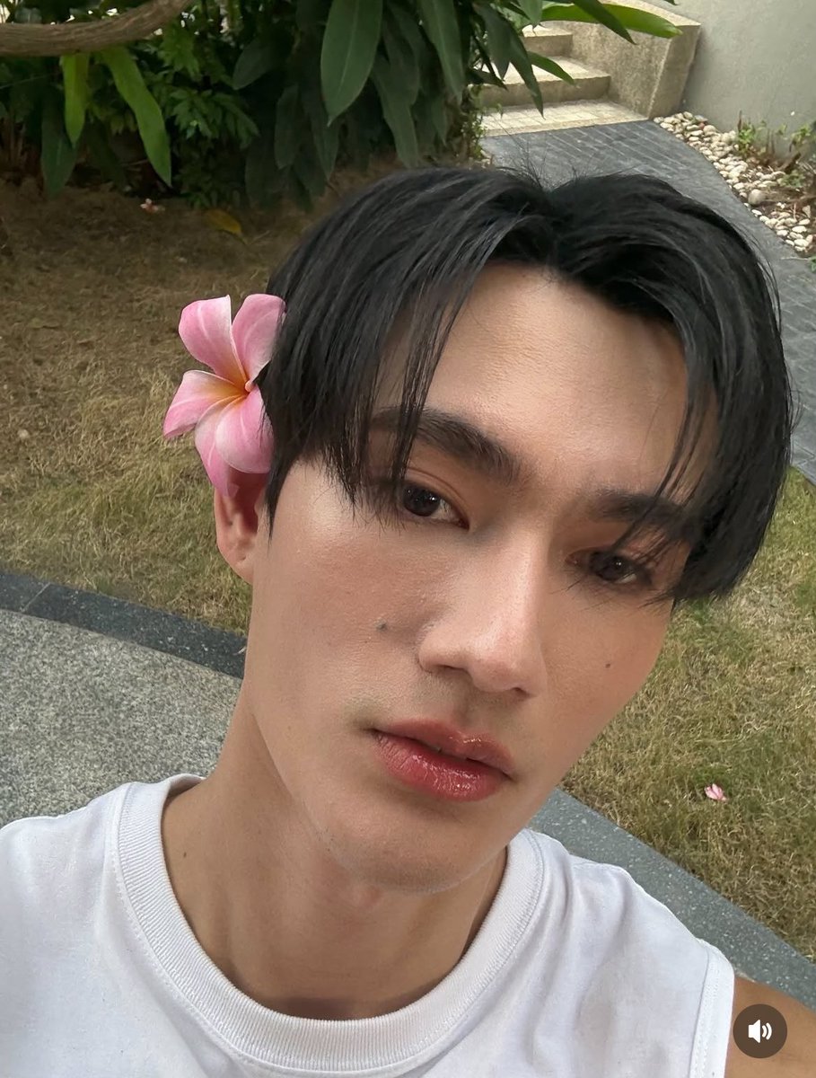 ให้เลยพี่พาเวลเป็นเคะที่ Sex appeal สูงมาก โครตจะสวย โซ๊ะ ทำให้หญิงไทยกลายพันธุ์ไปเป็นผัวกันหมดยกด้อมเเล้ว555555555 เเล้วฮีมีหลายลุคด้วยนะ ไม่ว่าจะชอบเคะหวาน เคะโก๊ะๆ หรือเคะเส่วๆ ก็จบได้ด้วยความสวยของฮี รึนระเบิด รักบุรุษเคะดวงฤทัยข้าไร้ช้ำเสียยิ่ง😌

 #pavelphoom