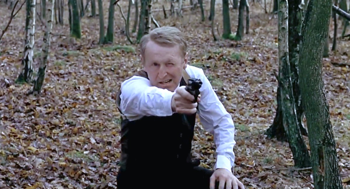 #LeCercleRouge
"J'ai tourné cette scène le 15 janvier 1970, six mois avant sa mort. Il était déjà extrêmement mal en point et il souffrait horriblement. Il a refusé de se faire doubler comme tous les grands acteurs et il a tenu à courir lui-même." 
JPM, à propos de André Bourvil.