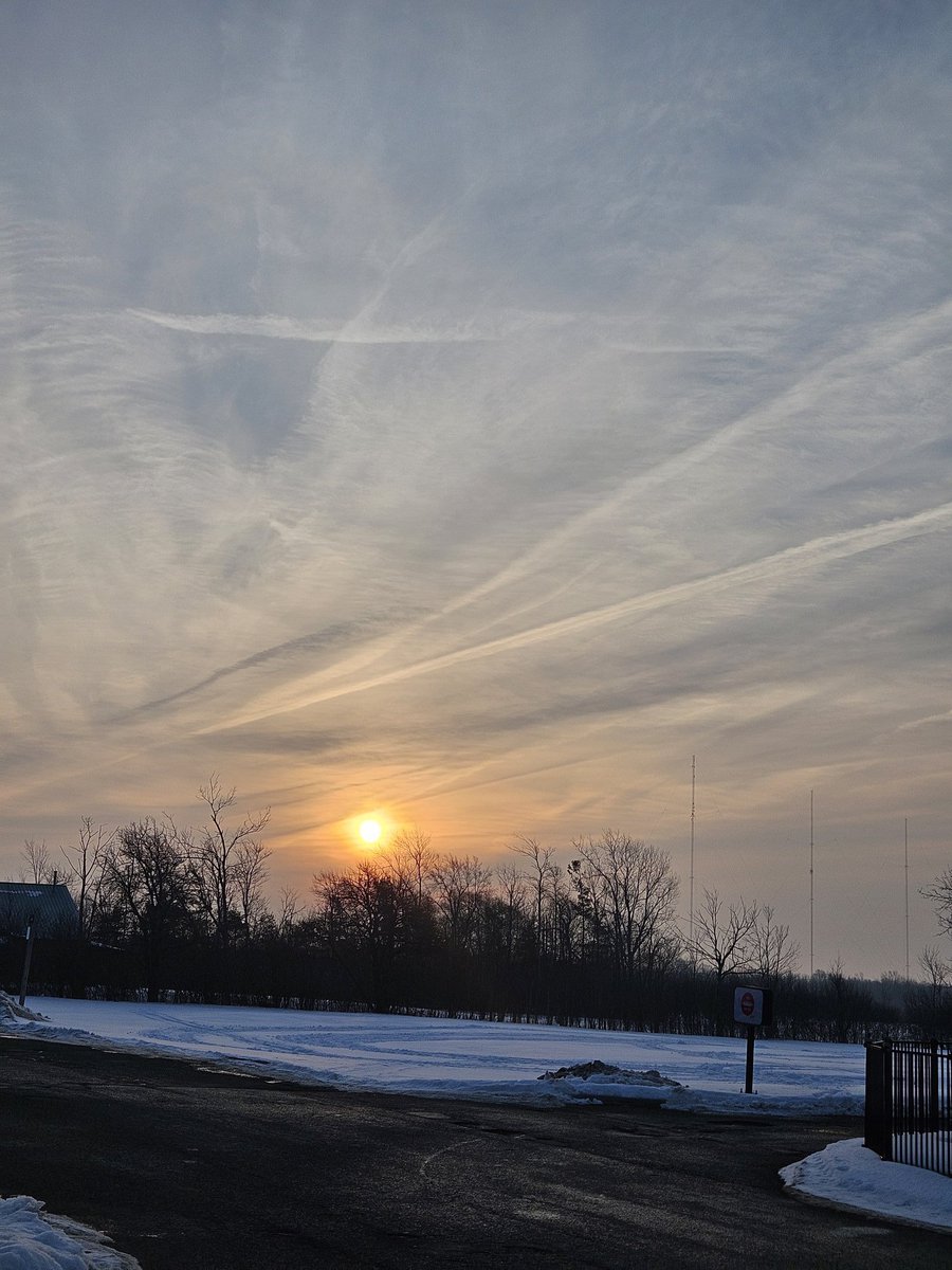 COME ON, CITIZENS OF THE WORLD.
NATURE LOVERS.
SUN BATHERS. 
HOLIDAY MAKERS.
STAR GAZERS,
FARMERS.
GARDENERS.
WHY ARE YOU STUM? 
ARE YOU BLIND?
DON'T YOU CARE?
AFRAID OF BEING LABELLED A CONSPIRACY THEORIST? 
SERIOUSLY! COME ON! 
THE SLIENCE IS DEAFENING