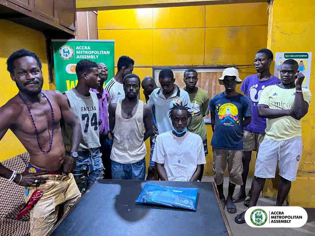 Citi973's tweet image. The AMA Sanitation Court has convicted 8 persons for open defecation, with 7 remanded after failing to pay a GH¢600 fine.

The arrests were made during a nighttime operation at Bubuashie, Jamestown, and Chorkor.

#AMA #Sanitation #Accra #GhanaNews #CitiFM #ChannelOneNews