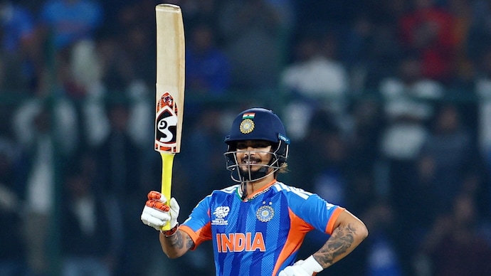 Ishan Kishan slams half-century in 27 balls. India 60/1 in 6.2 overs against Pakistan in T20 World Cup 2026.

#INDvPAK #INDvsPAK #Ishan #IshanKishan #T20WorldCup  <a href="/ishankishan51/">Ishan Kishan</a> <a href="/BCCI/">BCCI</a>