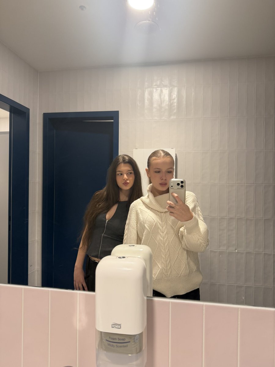 herrinViktorija's tweet image. Ich finde jede deiner Schwächen und spiele sie dann gegen dich aus. Aber du liebst es einfach.😇 Du bist mir völlig ausgeliefert.😂💕

#findom #femdom #zahlsklave