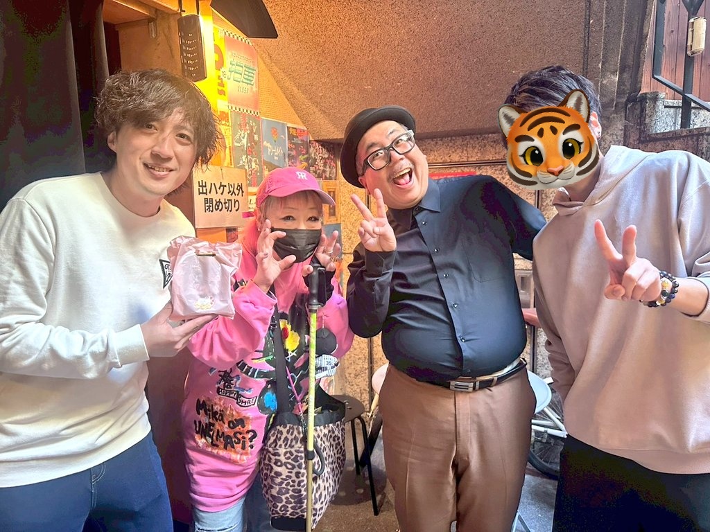yken0701's tweet photo. 昨日は桃虎の桃子さんとダンス・ダンス・ダンスの、とださんの舞台を観に行ってきました😄
コントめちゃくちゃ面白かった🤣
他の劇団の方も最高でした🤣

#サクラボ 
#劇団乱れ桜
#とだただし
#愛植男
#ぽてさらちゃん
#徳永浩晃 https://t.co/TfJS1fEEOv