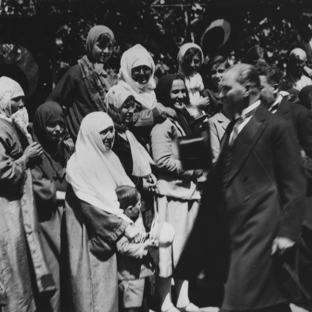"Yemin ederek size temin ederim ki, bizim milletimizin manevi kuvveti, bütün milletlerin manevi kuvvetinden üstündür."

Atatürk - 8 Temmuz 1920