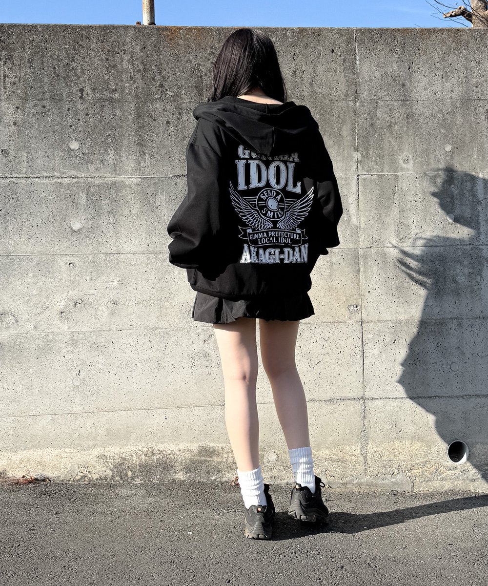 recaldear_offi's tweet photo. え、後ろ見て？？

あかぎ団パーカー
普通にストリートで着れるレベルなんだけど🖤🔥

RTで広めてほしい🙏
#あかぎ団 #推し活女子 #Recaldear https://t.co/2JMtrsS10H