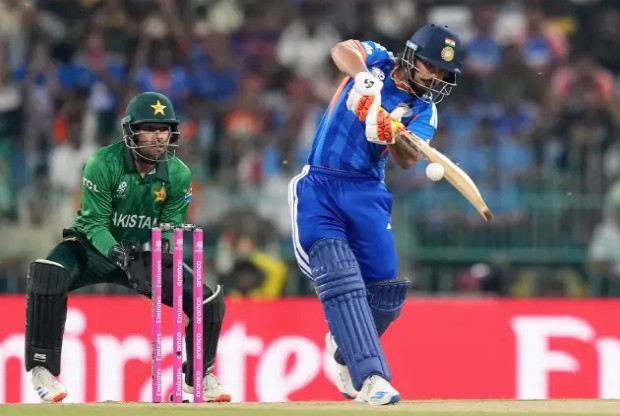 varshabts999's tweet photo. కొలంబో లో ఇషాంత్ తుఫాన్ 77 not out
#Ishanth #INDvsPAK https://t.co/53qLos29Uu