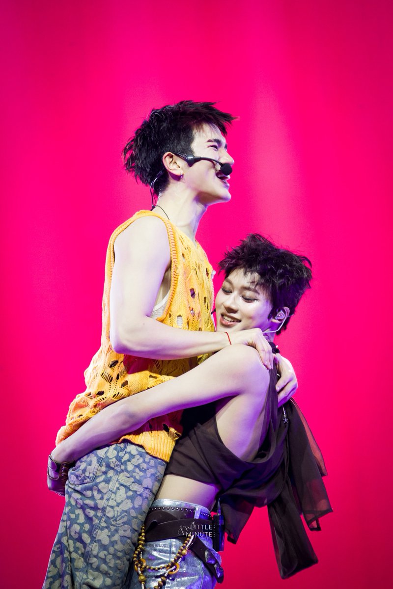 Our MVP <a href="/realxlg/">เล็_ทส์โก_อีทติ้ง</a> 🫶 Thank you for making Side to Side so memorable with Fourth. We loved the way you owned the song and graced the stage. You are #1 in our heart. Thank you so so much 🙇🏻‍♀️🩵

FOURTH BORN TO BE ARTIST #RISERCONCERTD3 <a href="/tawattannn/">FOURTH</a> 
#Fourthnattawat #lego_rapeepong