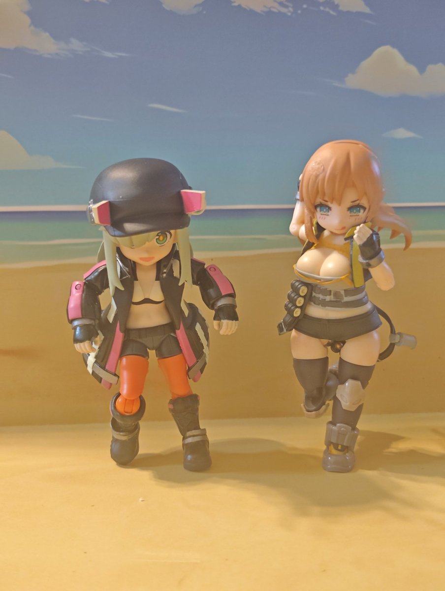 アニスをアニスっぽく(？)できないかと思い、まずは黒ロングコートを組み立て
ついでにレジ子も組み立て

改めて見るとレジ子もエロいカッコだな
あとアニスボディは太いな

………
私は一向にかまわんッッ！

#リンクトラベラーズ
#デスクトップアーミー