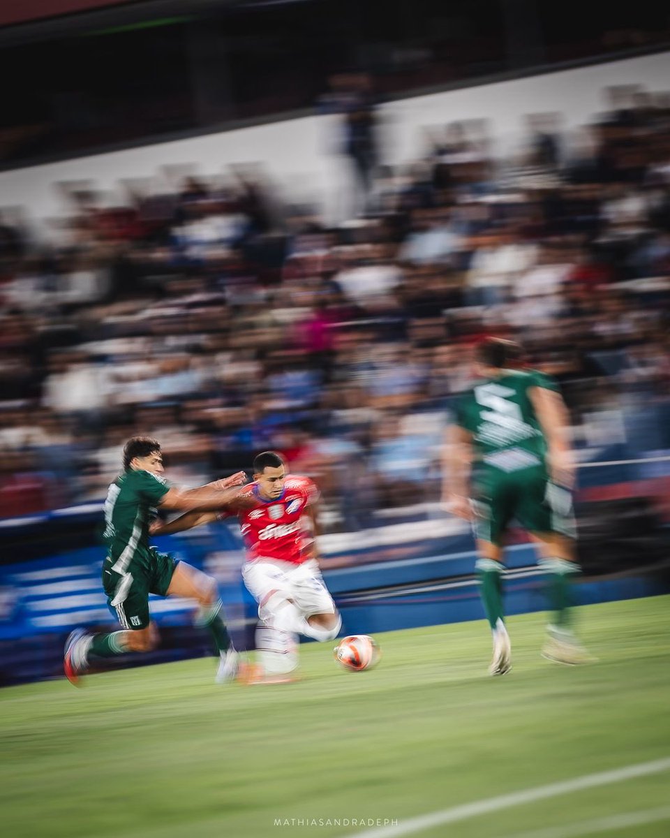 Nacional empató 1-1 en el Gran Parque Central ante Racing por la 2da fecha de la <a href="/LigaAUF/">Liga AUF Uruguaya</a> El gol para el tricolor lo convirtió el sanducero Maxi Gómez.
📷 <a href="/mathiandradeph/">mathiasandradeph</a>
