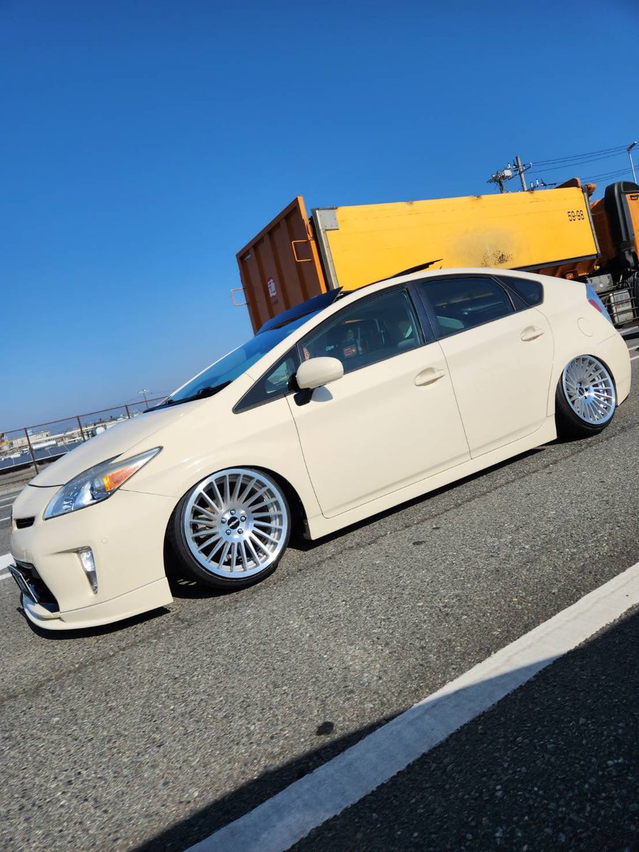 kosoku666's tweet photo. 仕様変更
rotiform ind
18inch 9.5J通し

やっと足周り決まった感じ🫡

#プリウス #prius #zvw30  #30後期 #jdm #usdm #gツーリングセレクションレザーパッケージ  #サンルーフのある生活  #サイドマーカー治療法 #サイドマーカーのある生活 #rotiform #ind https://t.co/SkSRyAe6R3