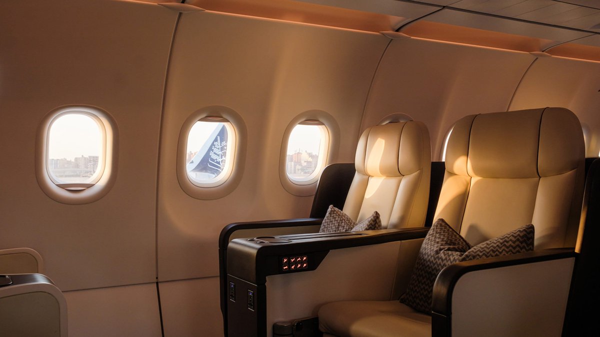 มองเป็น private tour ที่สุดทุกอย่าง

- ส่วนใหญ่ 15-20 วัน
- private jet แบกภัตตาคาร เลานจ์ ขึ้น on sky, เบาะหนังแท้ 48 ที่นั่ง นอนราบ 2 เมตร
- มีเชฟ, แพทย์ประจำเที่ยวบิน
- ทุก night นอน four seasons ดีที่สุดของประเทศนั้น, พาไปทานร้านมิดลิน, ชมสถานที่ ฯลฯ