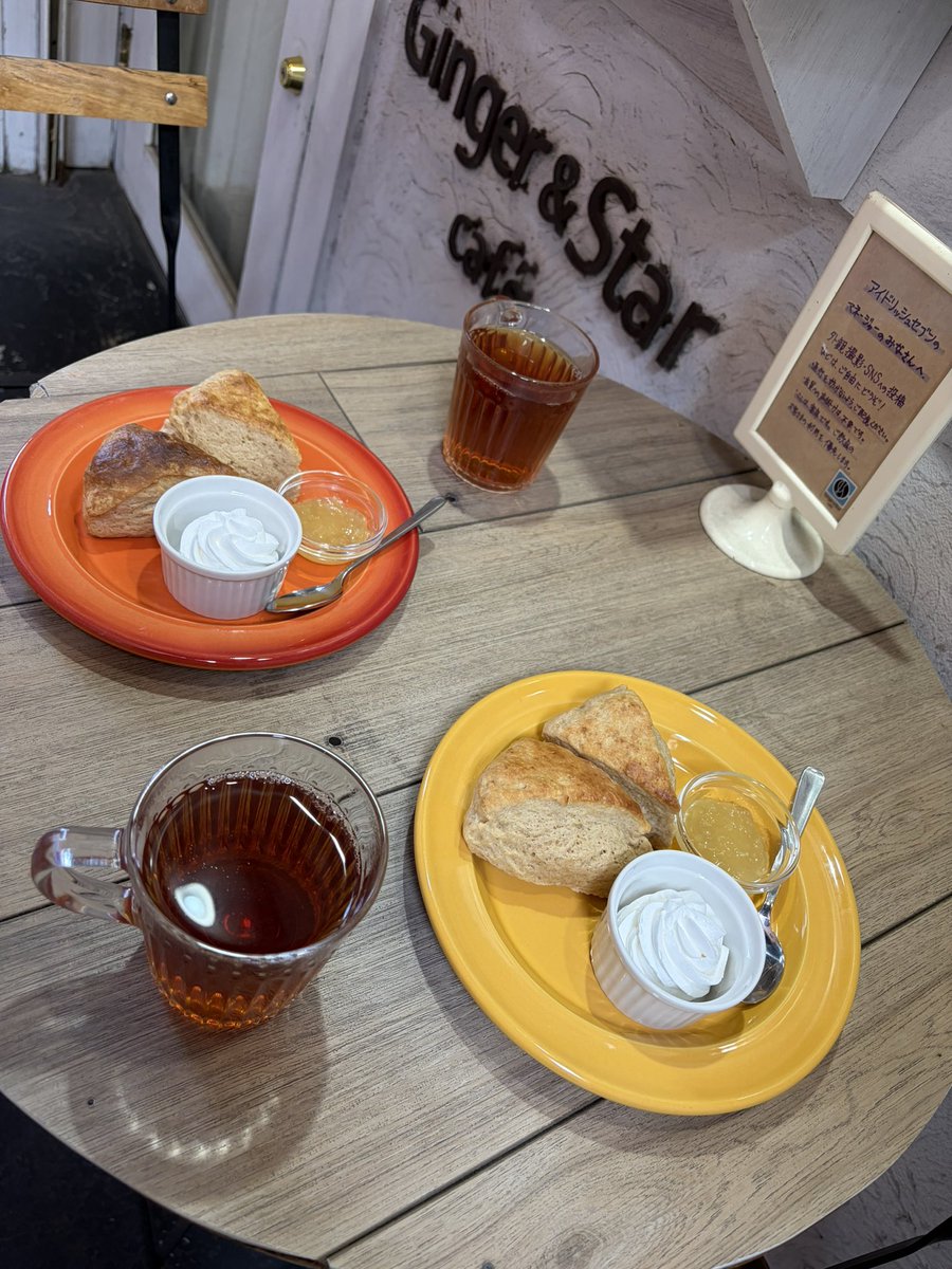 tomokaWmoon's tweet photo. 今日はつなぐるとさんの朗読公演にゲスト出演させていただきました✨
美味しいカレーとデザート🍨
そして朗読📕とつなぐるとのお二人の歌🎵
お席が少なくて沢山のお客様はお呼び出来なかったけど来てくださった皆様に良かったと言って頂けて嬉しかったです💕
ありがとうございました(✜ฺ’д’)从(‘д’✜ฺ) https://t.co/YKkTFP3FjW