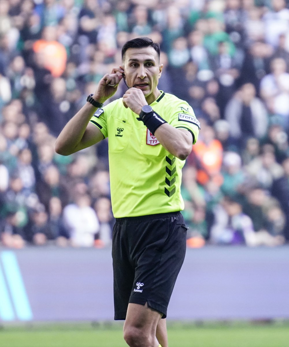 Kariyerinde iki Süper Lig maçı var; ikisi de takımımızın oynadığı maçlar! 

Yine görevini yerine getirdi!