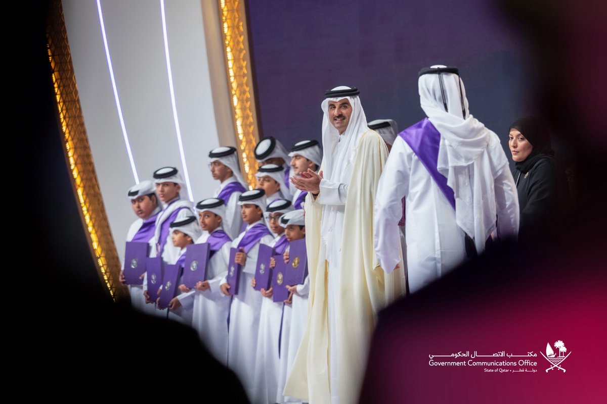 تفضّل سمو الأمير المفدى فشمل برعايته الكريمة حفل جائزة قطر للتميز العلمي في دورتها التاسعة عشرة، وكرّم سموه الفائزين بالجائزة لهذا العام، والبالغ عددهم 108 من مختلف المراحل والفئات التعليمية

HH The Amir patronised the 19th edition of the Qatar Education Excellence Award ceremony