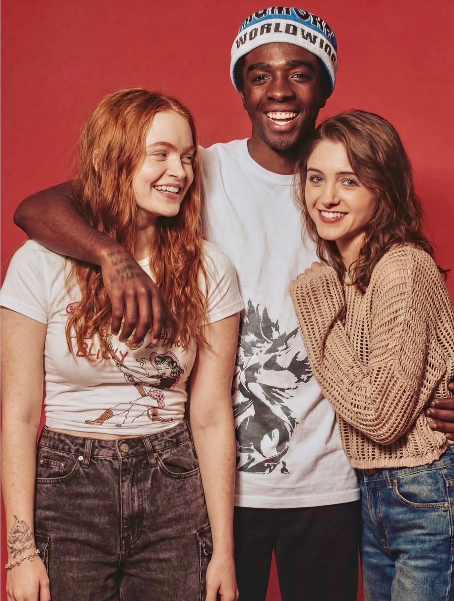 StrangerNews11's tweet image. THEY❤️😱