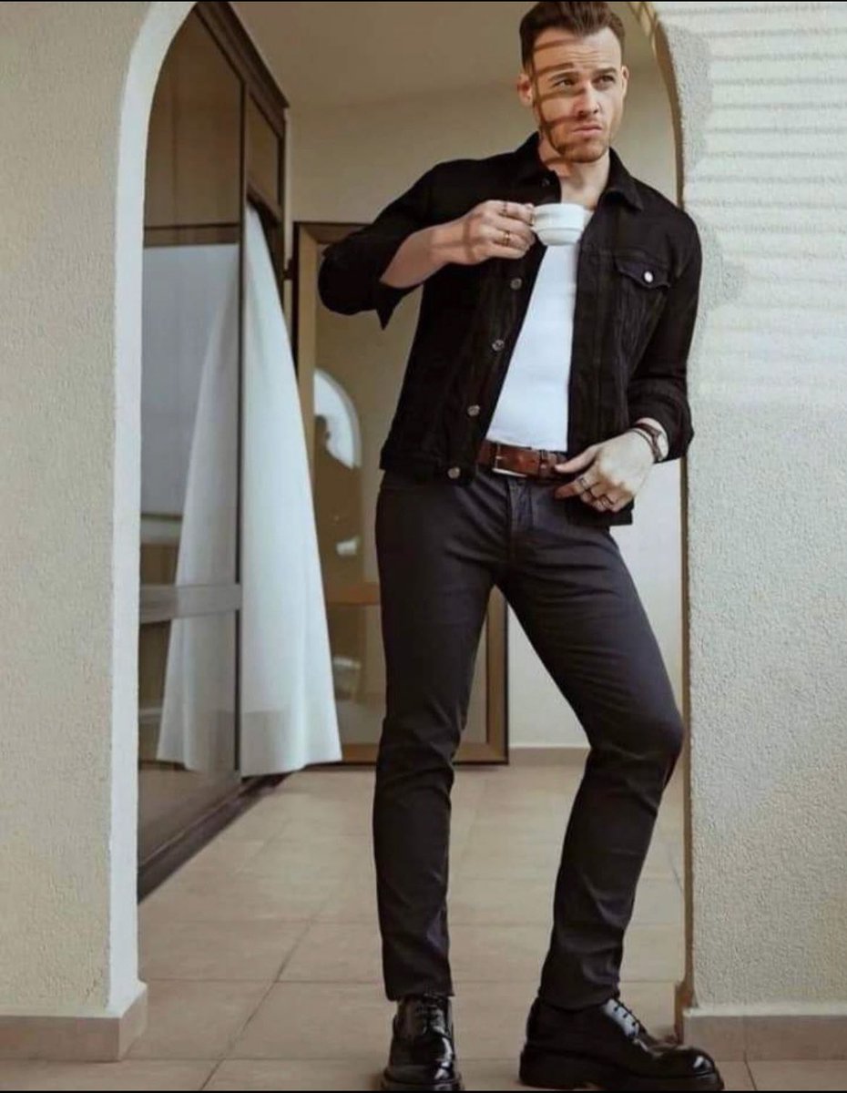 Supportiamo Kerem ❤️
Metti like per la classifica Adba, ritwitta per diffondere l’amore per lui…rispondi con la tua foto…e se non ti va, fai un post tuo ma non scordarti mai il suo # ! 🙏
Ogni giorno…un argomento diverso…🥰
Oggi: KeremB con le bibite ☕️🥤
#KeremBürsin