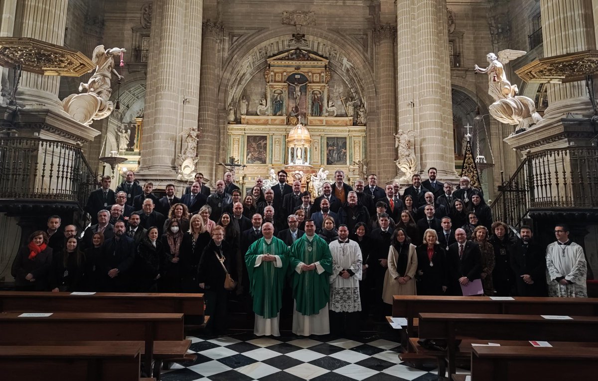 Nuestra Hermandad estuvo presente en la misa de preparación de Cuaresma del dia de ayer, Sabado dia 14 de Febrero.

Un dia como la misma palabra lo dice, de preparación y recogimiento para el camino hacia el tiempo de Cuaresma.