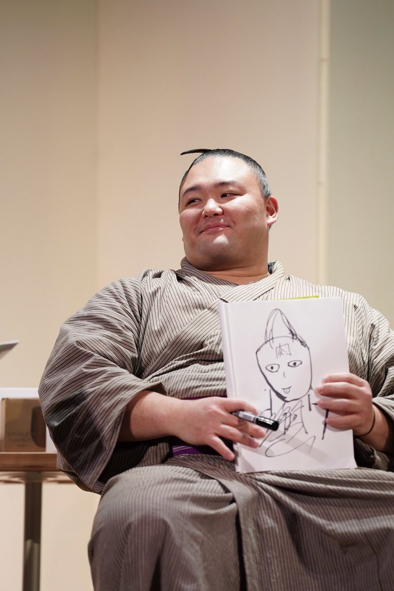 バシくんのキン肉マン😂😂

目が怖い😂
若元春がどの角度にいても見られているって言ってた😂
あと舌がペロッと出ちゃってる👅😂

最後抽選で🎁だったのですが｢捨ててくれー｣って言ってました🤣🤣

#朝乃山
#うっちゃりトーク