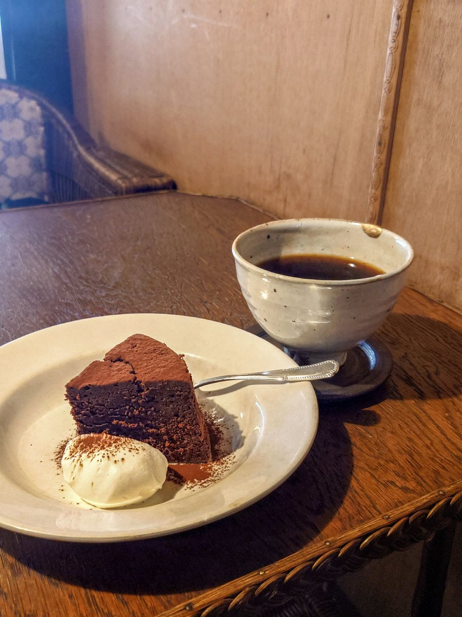 京都にある“喫茶 暖々”さんに行ってきた☺️
店主さんは鼓童の元メンバーさん。
少しお話できて嬉しかった〜