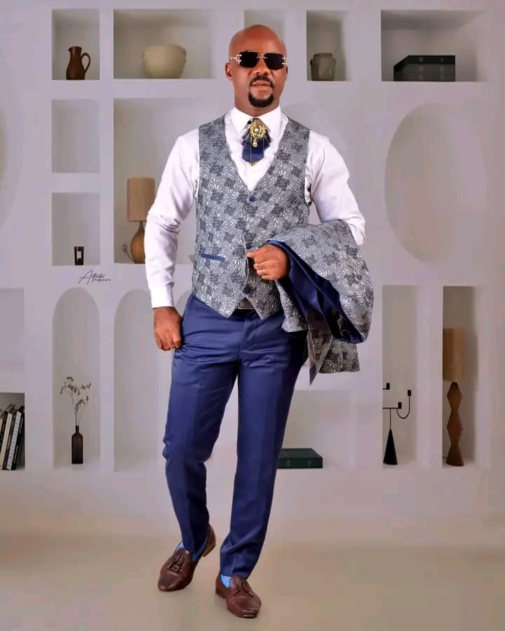 Happy birthday to you Mr Micheal Etim.

40 Years looks good on you sir.