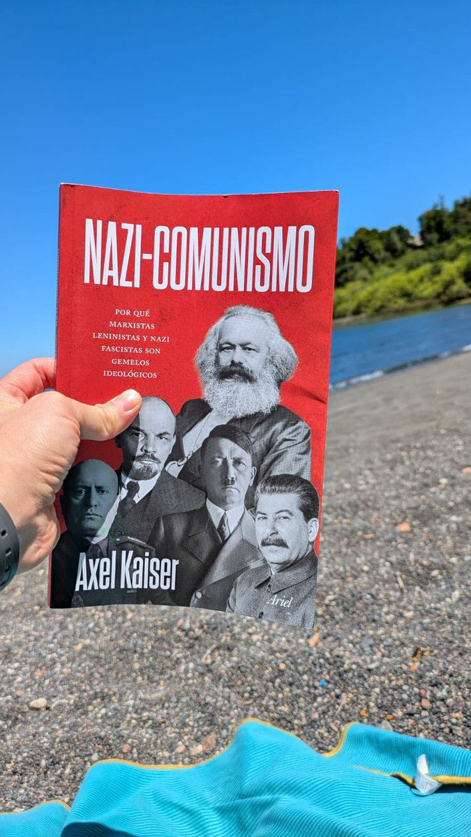 AXELKAISER's tweet photo. Que tontos son los zurdos ¿ cómo se blanquea el nazi fascismo al explicar que en esencia es lo mismo que el comunismo? Es al revés: se desblanquea al comunismo. Salvo que se sea fascista y ahí obviamente te vas a indignar por la comparación. Escriban todas las mentiras que quieran, pero nada les quitará a los comunistas y derivados del marxismo  su esencia criminal idéntica a la del nazismo.