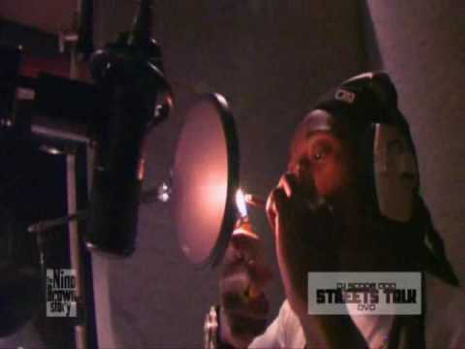 T__asIn's tweet image. Lil Wayne’s lighter flick is the most iconic way to start a song