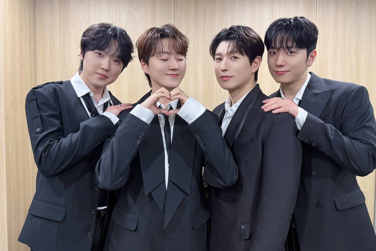 official_fore's tweet image. [📸]

260215 
Hanteo Music Awards 2025 종료!

숲별 새해 복 많이 받으세요~🙇

#포레스텔라 #Forestella