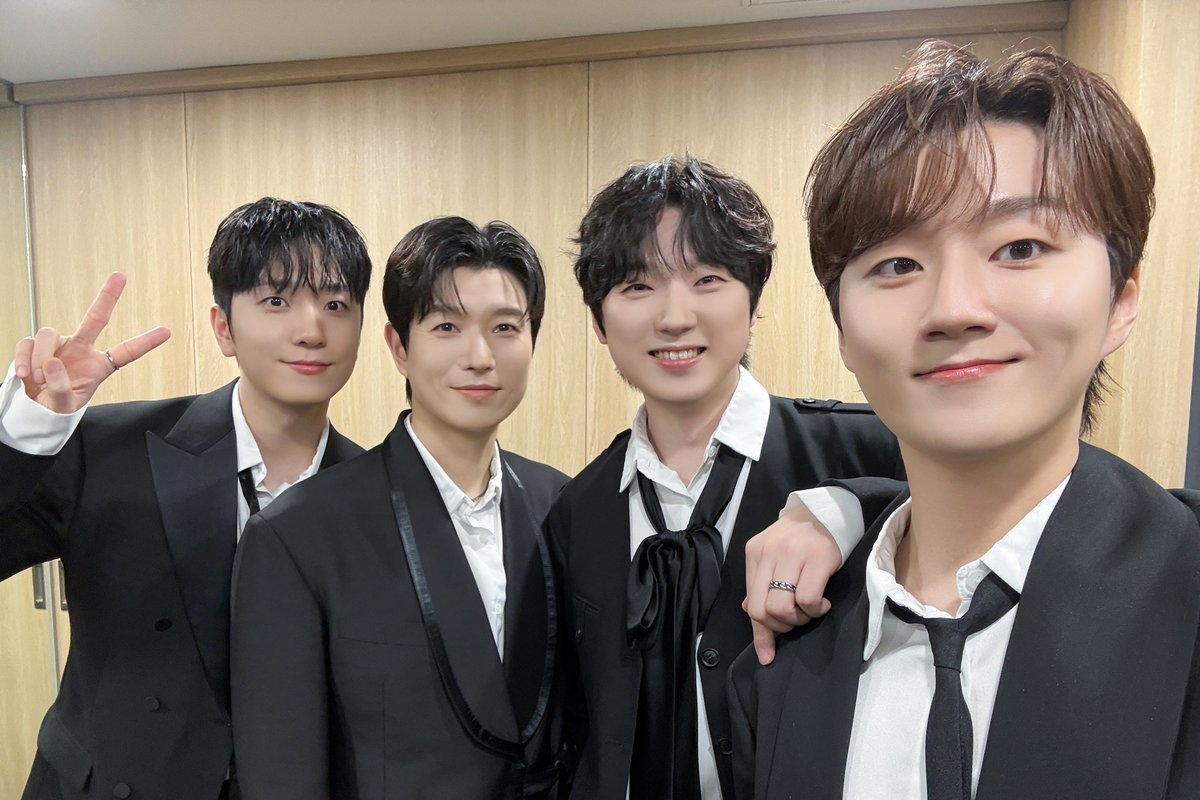 official_fore's tweet image. [📸]

260215 
Hanteo Music Awards 2025 종료!

숲별 새해 복 많이 받으세요~🙇

#포레스텔라 #Forestella