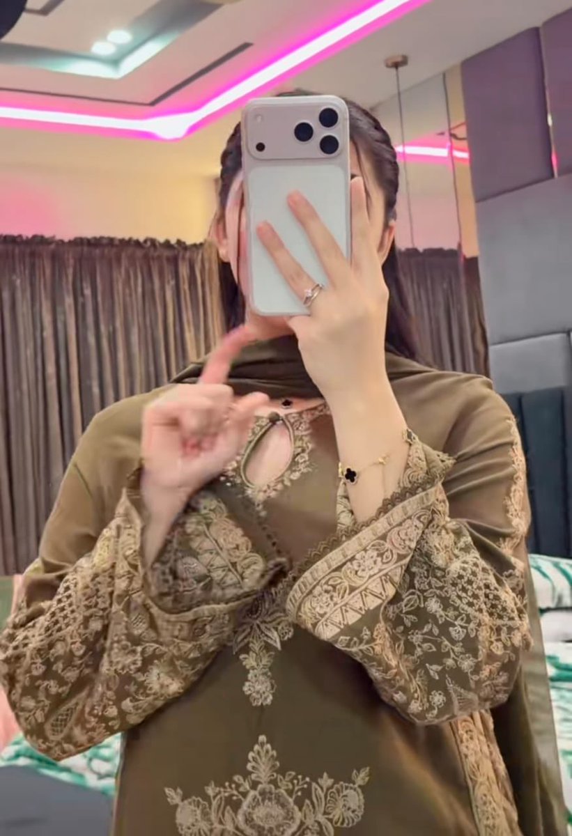 𝕋𝕙𝕚𝕤 𝕚𝕤 𝕥𝕙𝕖 𝕘𝕣𝕖𝕒𝕥𝕖𝕤𝕥 𝕓𝕖𝕒𝕦𝕥𝕪 𝕠𝕗 𝕒 𝕨𝕠𝕞𝕒𝕟  𝕋𝕙𝕒𝕥 𝕟𝕠 𝕠𝕟𝕖 𝕤𝕖𝕖𝕤 𝕙𝕖𝕣 𝕓𝕖𝕒𝕦𝕥𝕪♥️
🚬𝔾𝕠𝕠𝕕 ℕ𝕚𝕘𝕙𝕥 🚬