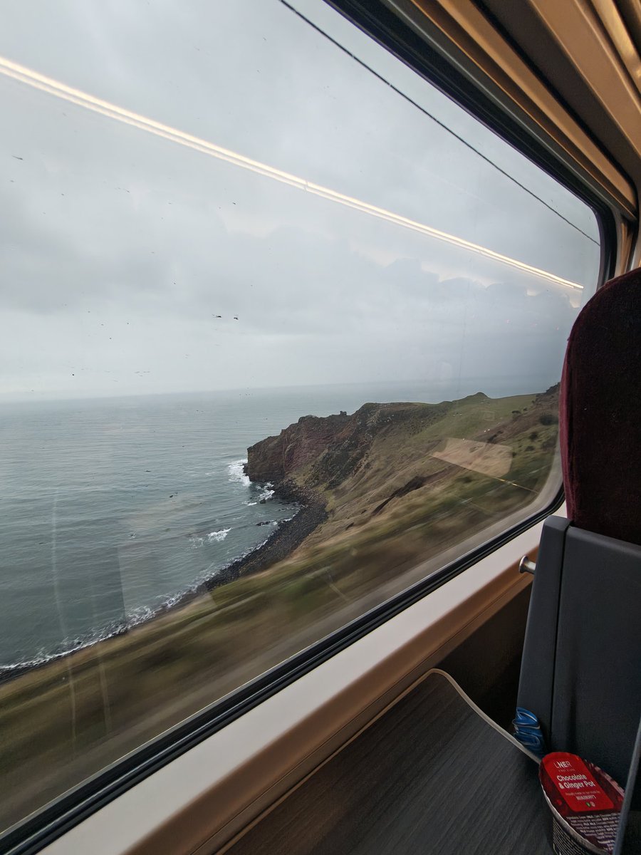 TM_Tom_D's tweet photo. All great journeys start by #rail. The start of my 6,677 mile journey to the West Coast of America starts with the #HighlandChieftain south.

Made slightly more interesting by the requirement to pass over @traindrivermum patch for the journey to London on EMR

#travel 
#railway https://t.co/ZUy6RQGoUZ