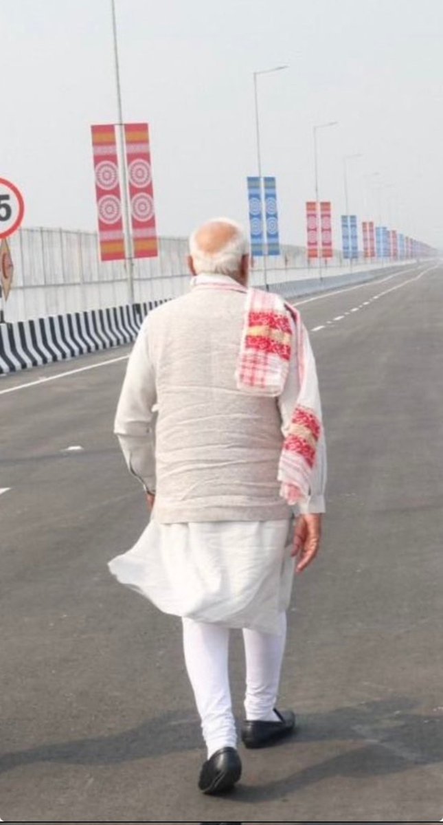 Modi ji when                         Modi Ji when 
asked to                                 asked to
criticise                                   debate with
Rahul Gandhi                        RahulGandhi
            😊                                           😒