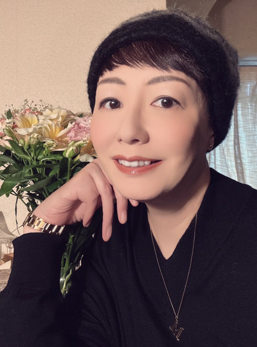 最近、ニット帽🧶にハマっていて、毎日のように被ってる…だけど、意外と被り方が難しいのよね💦でも暖かいから、手放せないの☺️🔆
  #ニット帽  #小宮美穂