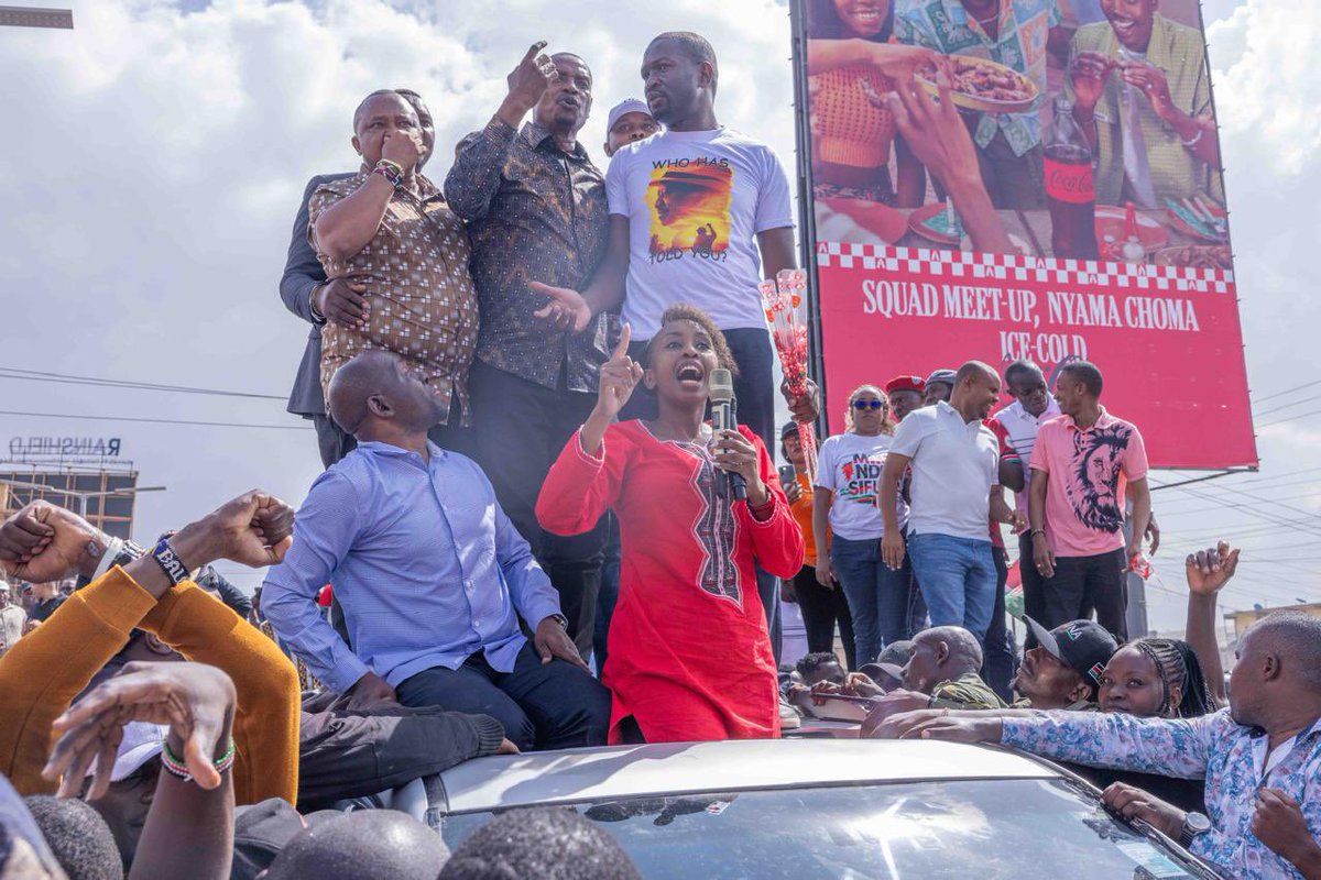 paulinenjoroge's tweet image. They first destroyed the sound system, but the resolve of the people was way stronger than any machine. Out of desperation, they threw teargas!

But we soldier on with the people. Linda Mwananchi is now stronger than ever.

Na Sisi Ndio Sifuna!

Thank you Kitengela for showing