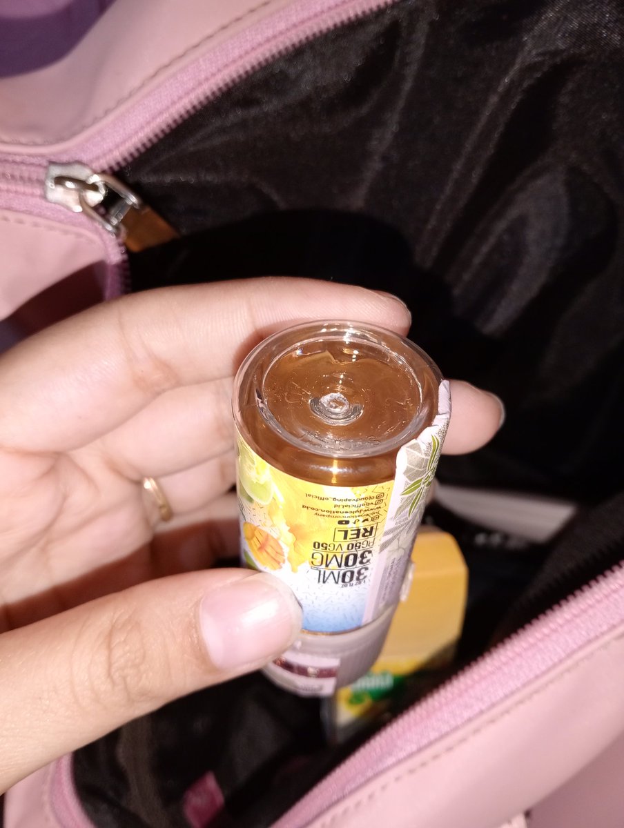dissociationp's tweet photo. Wts Liq Buaqita Mango masih penuh bgt baru 1x coba, dijual krn salah beli dan lebih suka statuz https://t.co/QmczmUpZ4i