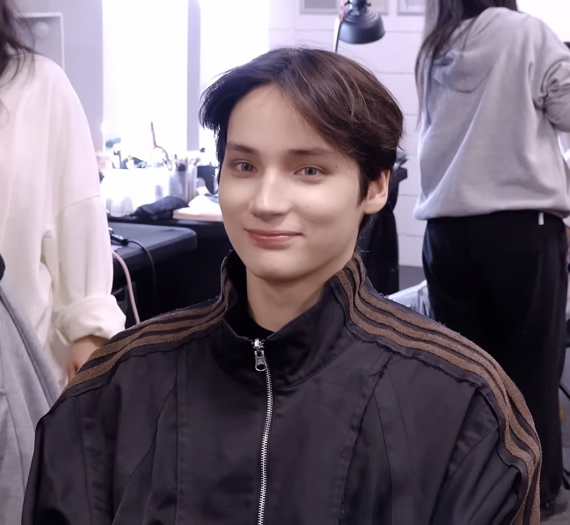 ningarms's tweet image. Thinking about this Huening Kai right now