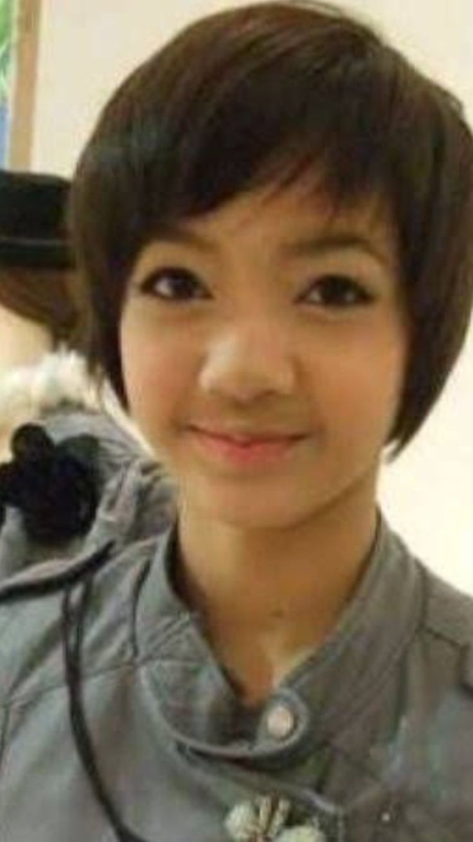 Ot7Bts31331's tweet image. #noediting 💯 real pictures of long chin and lisa