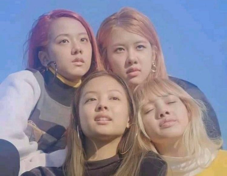 Ot7Bts31331's tweet image. #noediting 💯 real pictures of long chin and lisa