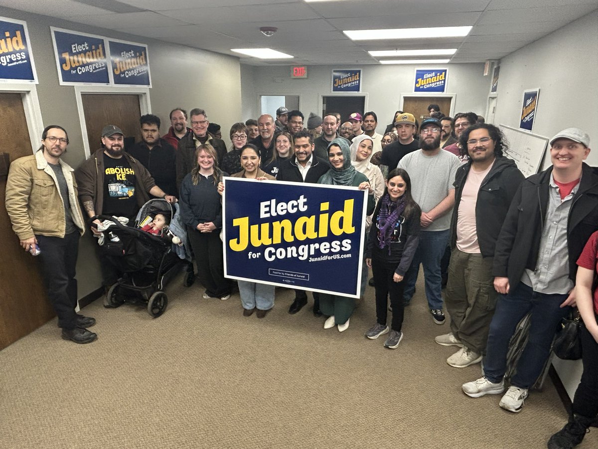I definitely felt the love this Valentine’s Day! Look at how many people turned out to help canvass with me and Delia Ramirez <a href="/DeliaRamirezIL/">Delia Ramirez</a>! 

Our campaign is strong because I have supporters like YOU behind me! Let’s keep building the momentum!!
#JunaidForUS #IL08